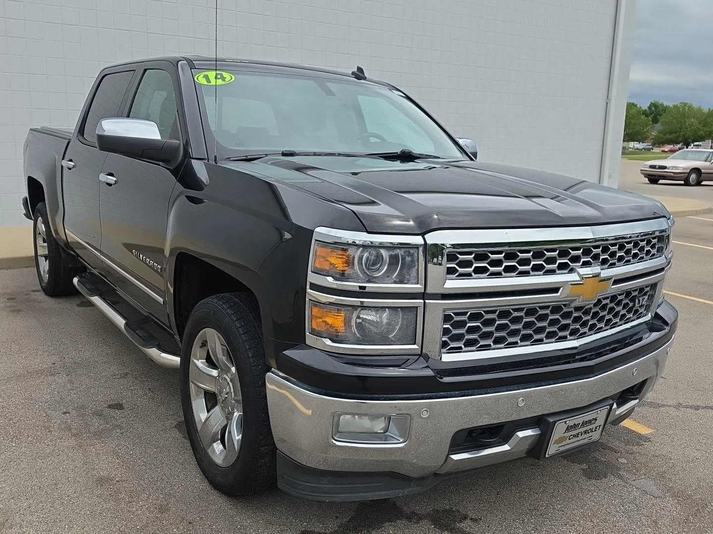 Used 2014 BLACK CHEVROLET TRUCK image 2