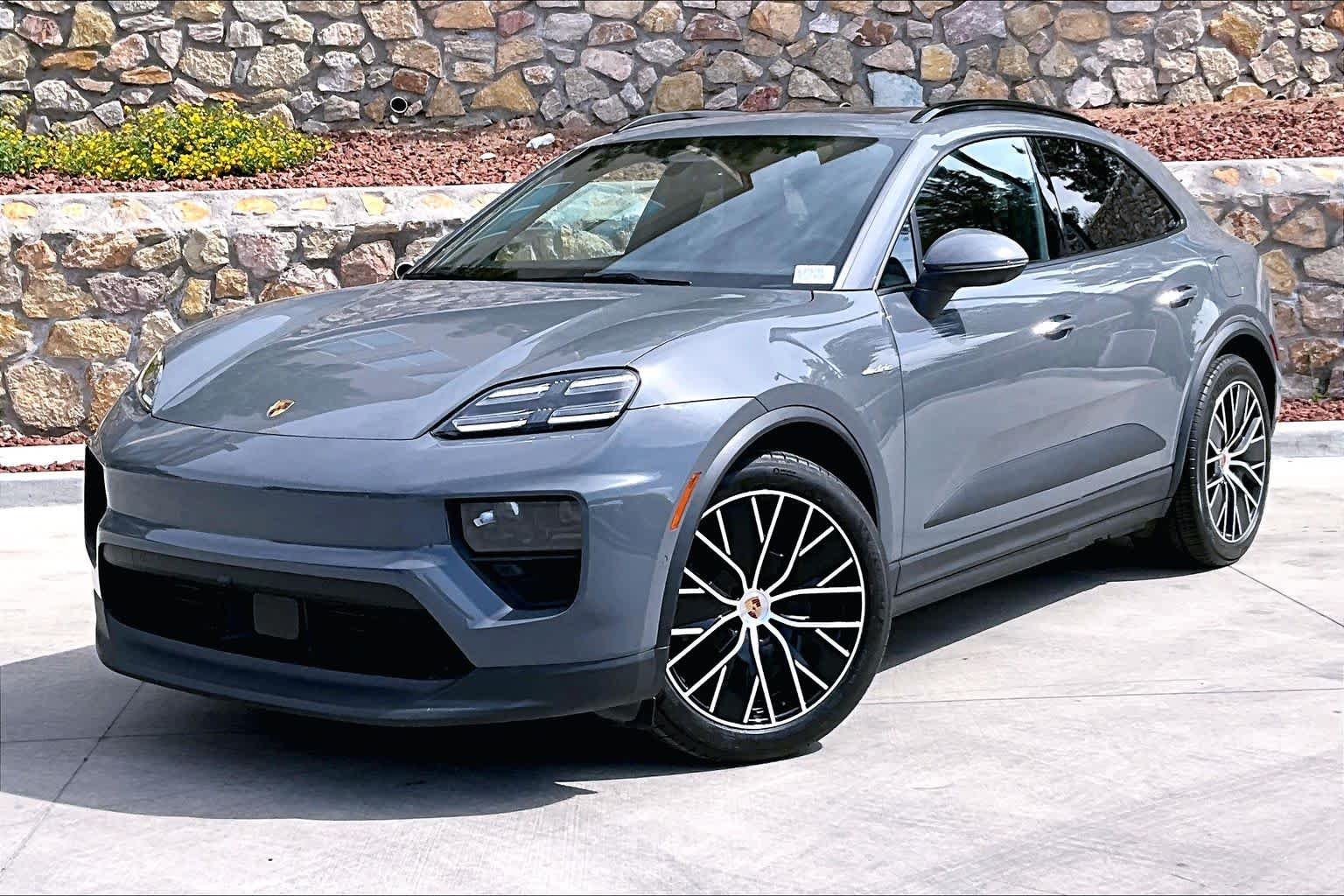 2025 Porsche Macan Macan Electric's photo
