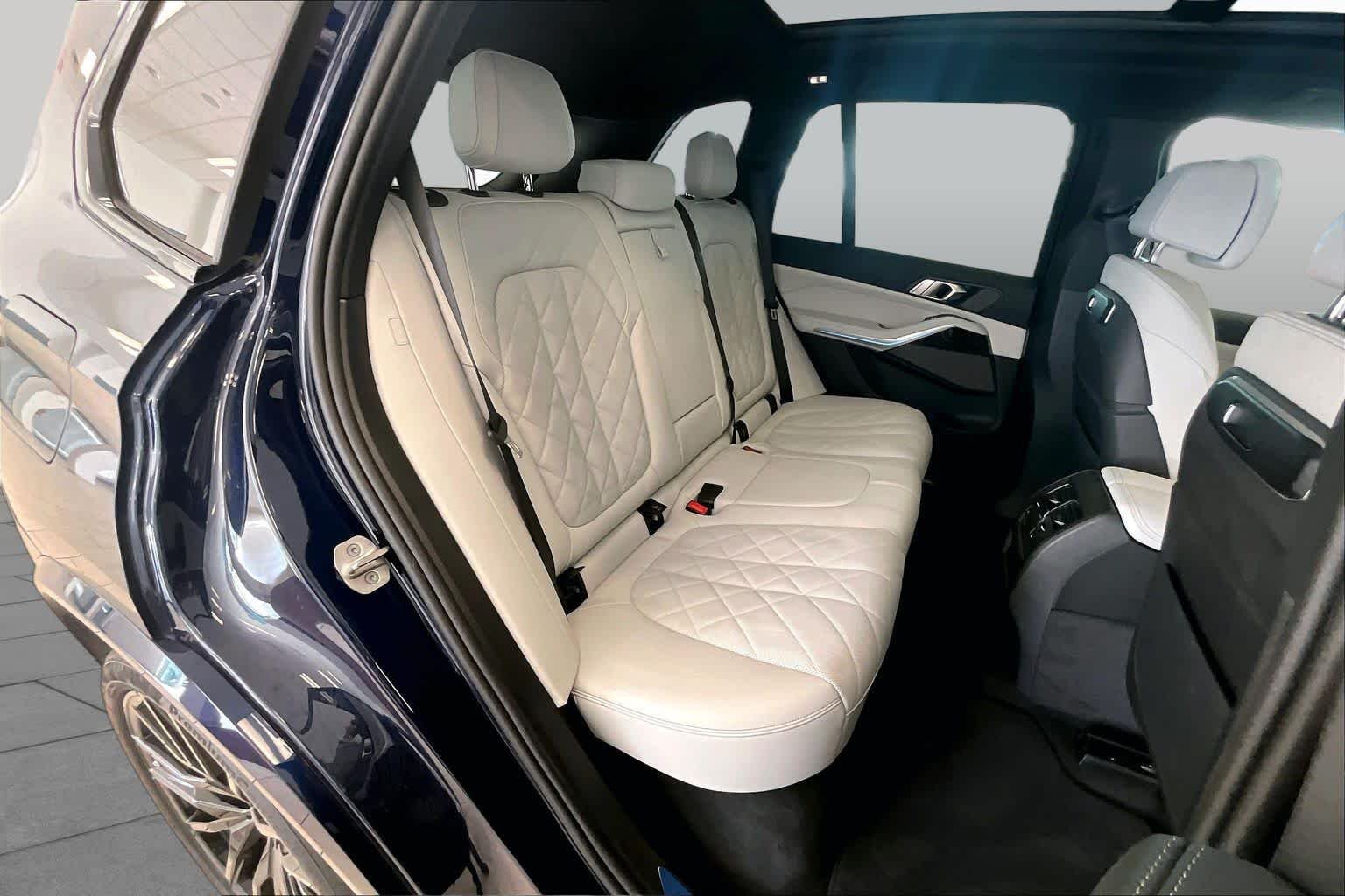 Used 2024 Tanzanite Blue II Metallic BMW sDrive40i image 19