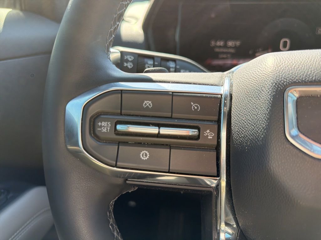 Used 2025 White GMC Elevation image 22