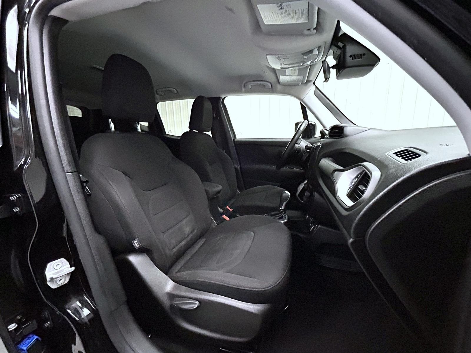 Used 2020 Black Jeep Latitude image 15