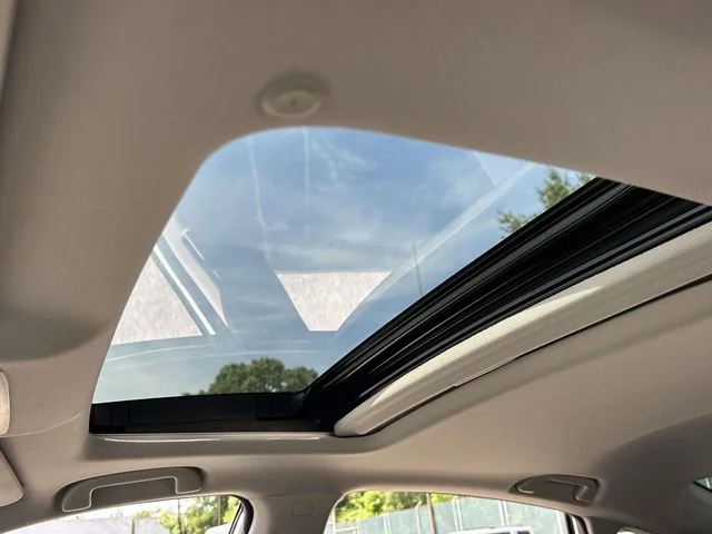 Used 2021 White Honda Touring image 4