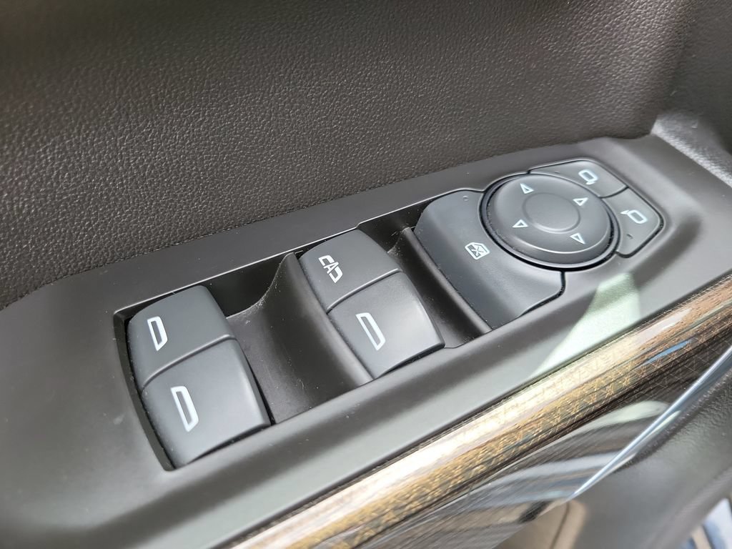 Used 2020 Shadow Gray Metallic Chevrolet LT image 17