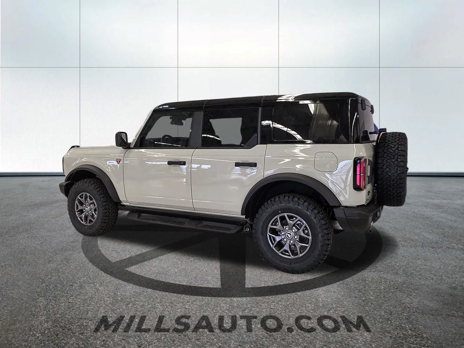 New 2025 Desert Sand Ford Badlands® image 4