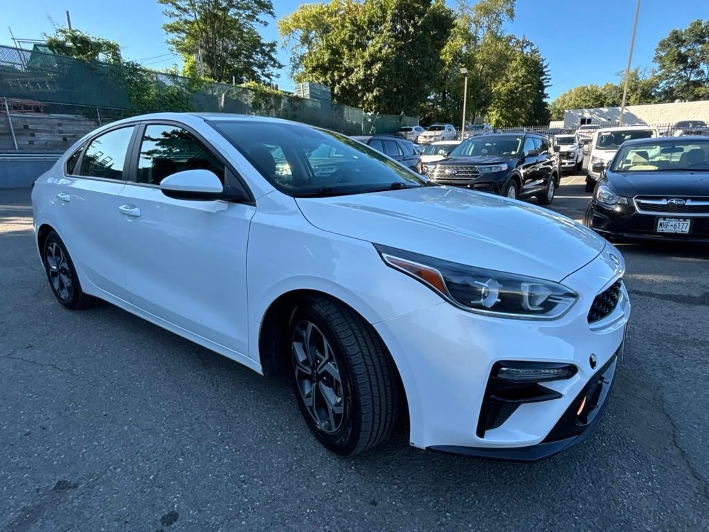 Used 2021 White Kia LXS image 8