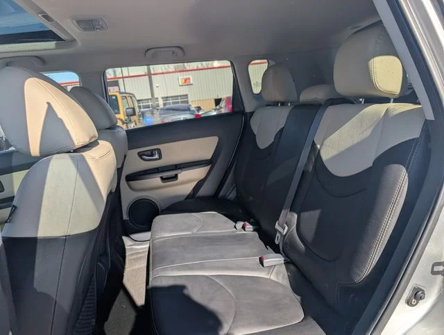 Used 2013 Silver Kia Exclaim image 16