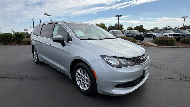 Used 2023 Silver Mist Clearcoat Chrysler LX image 2