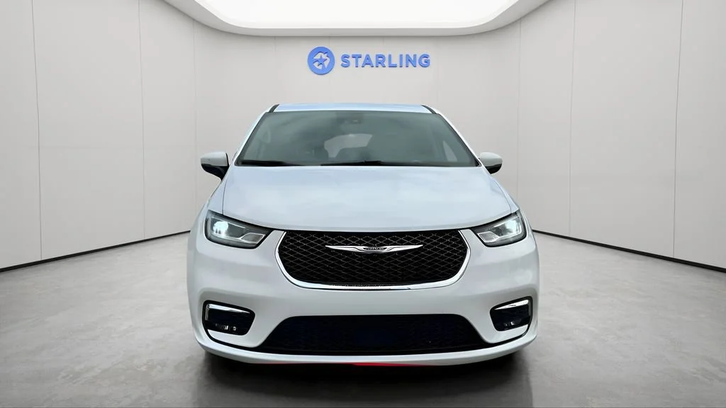 Used 2023 White Chrysler Touring L image 12