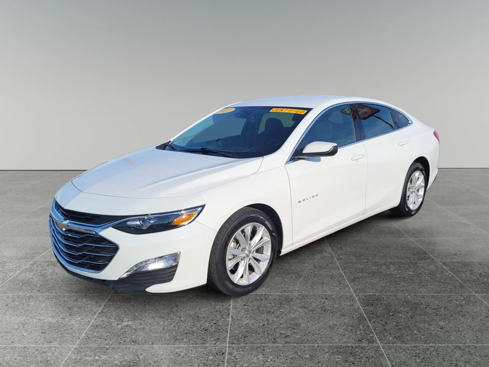 Used 2025 Summit White Chevrolet LT image 1