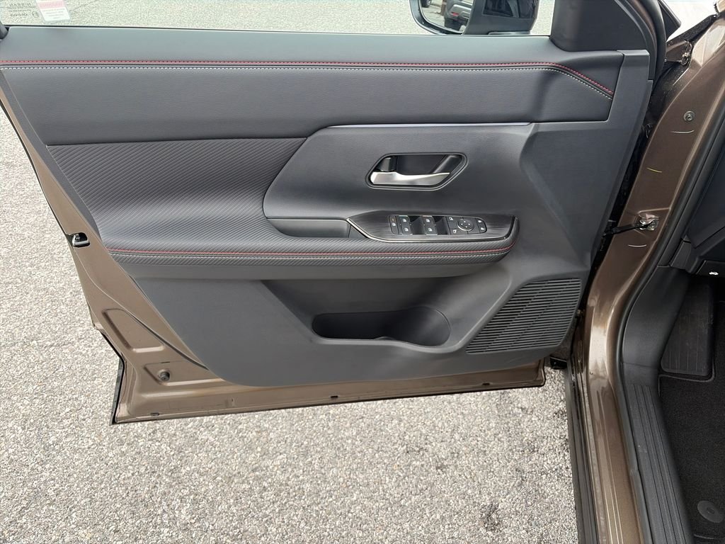 New 2026 Canyon Bronze Metallic Nissan SR image 11