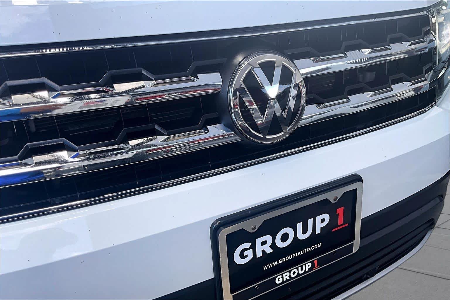 Used 2019 Pure White Volkswagen 3.6L V6 SEL image 32