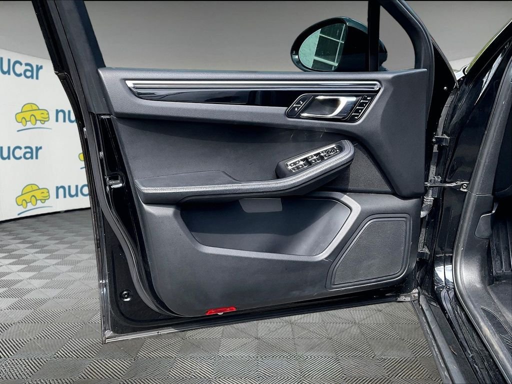 Used 2018 Black Porsche Base image 9