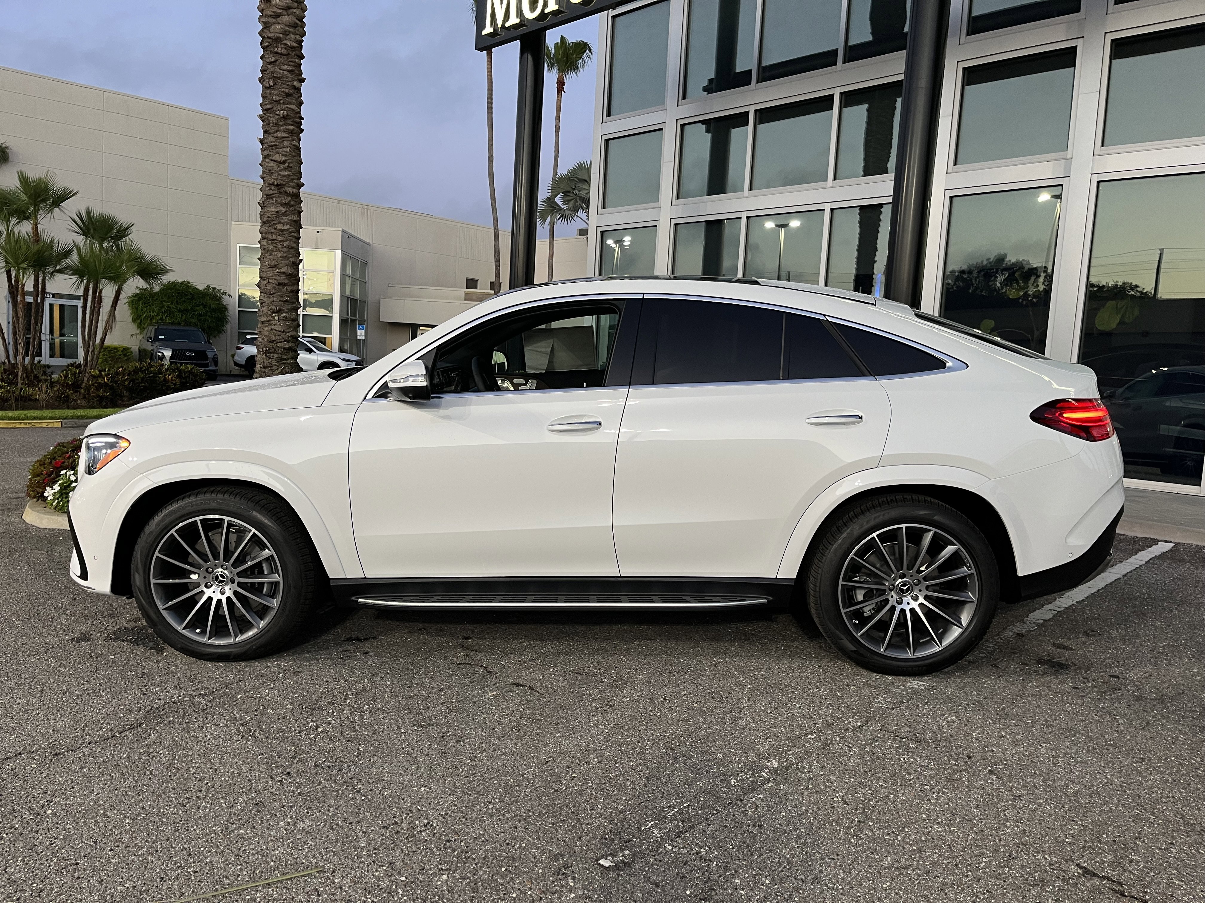 New 2026 MOONLIGHT WHITE Mercedes-Benz GLE 450 image 3