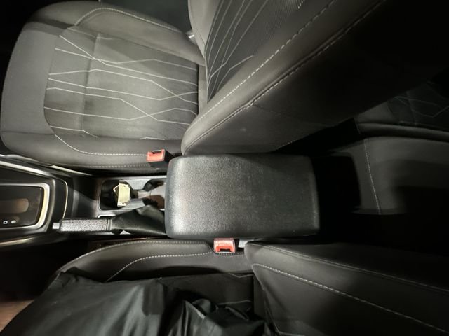 Used 2020 Silver Ford SE image 28