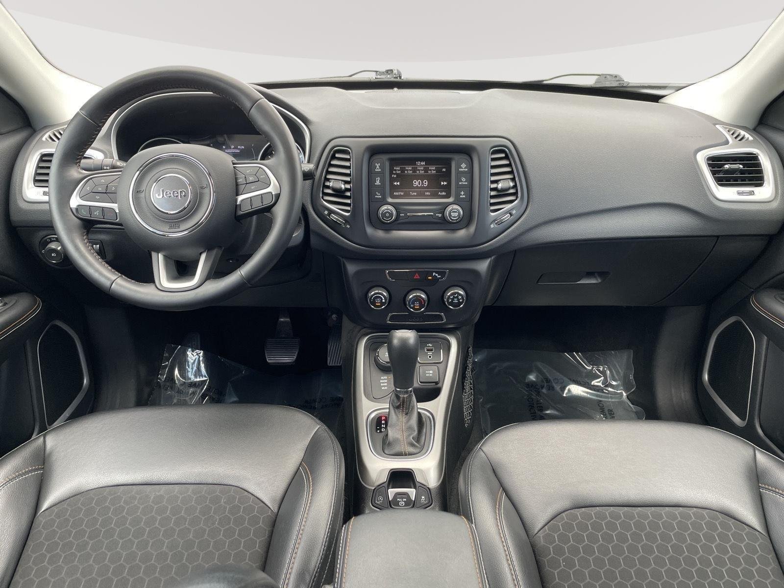 Used 2018 Jazz Blue Pearlcoat Jeep Latitude image 5