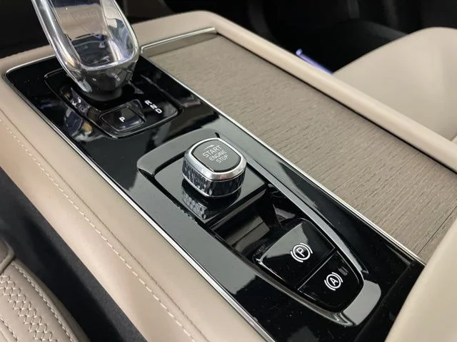 2026 Volvo XC90 Plus - Photo 22