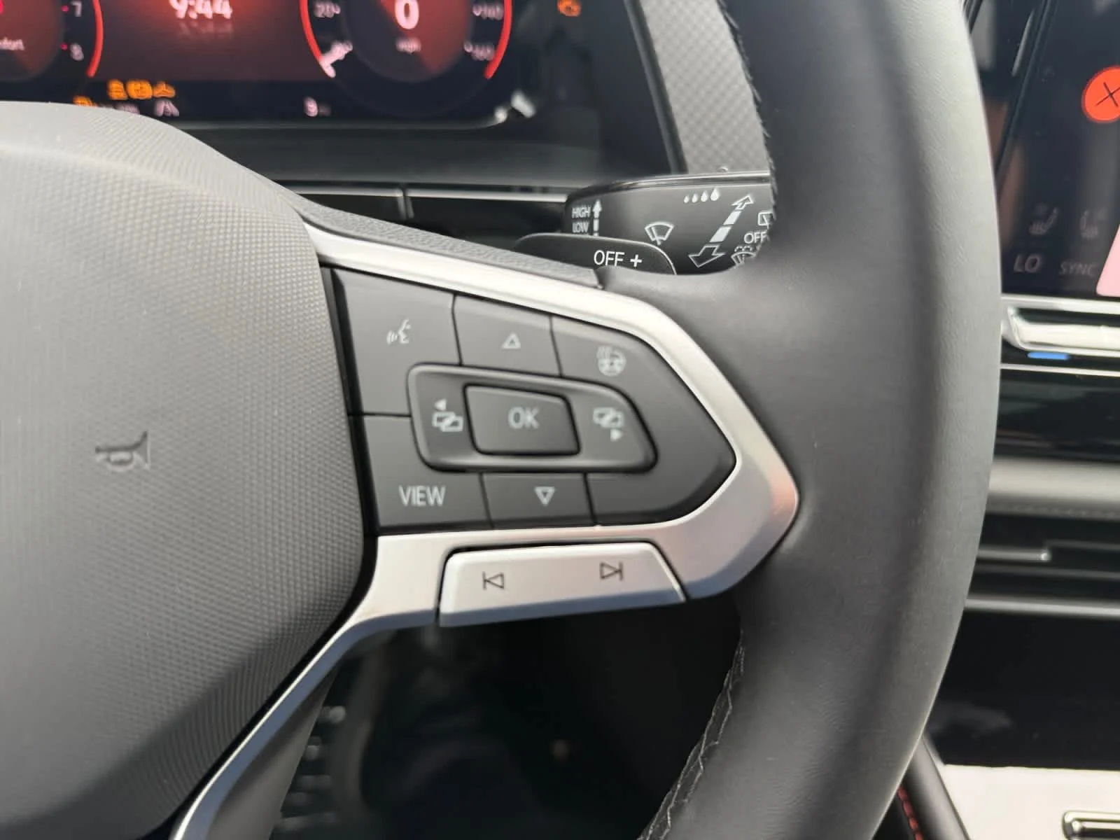 New 2026 Opal White Pearl Volkswagen 2.0T Peak Edition image 19