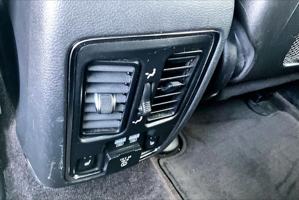 Used 2017 Silver Jeep Limited image 33