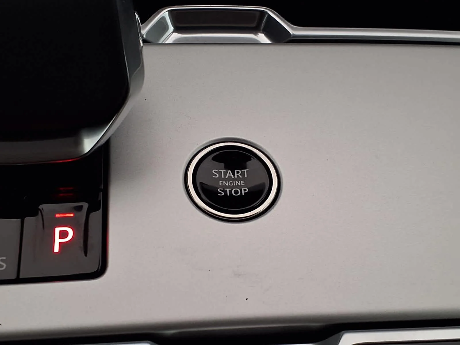 2025 Land Rover Range Rover SE - Photo 17
