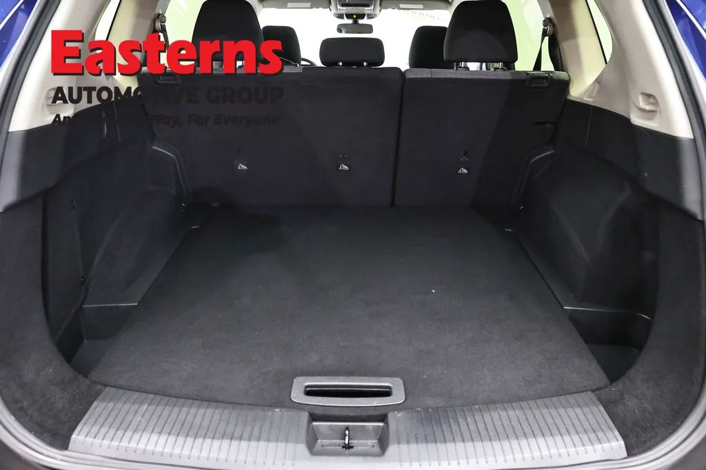 Used 2023 Blue Nissan SV image 9