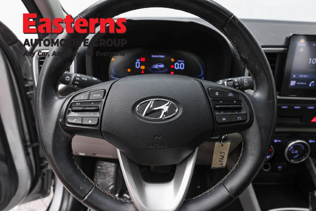 Used 2023 Silver Hyundai SEL image 10