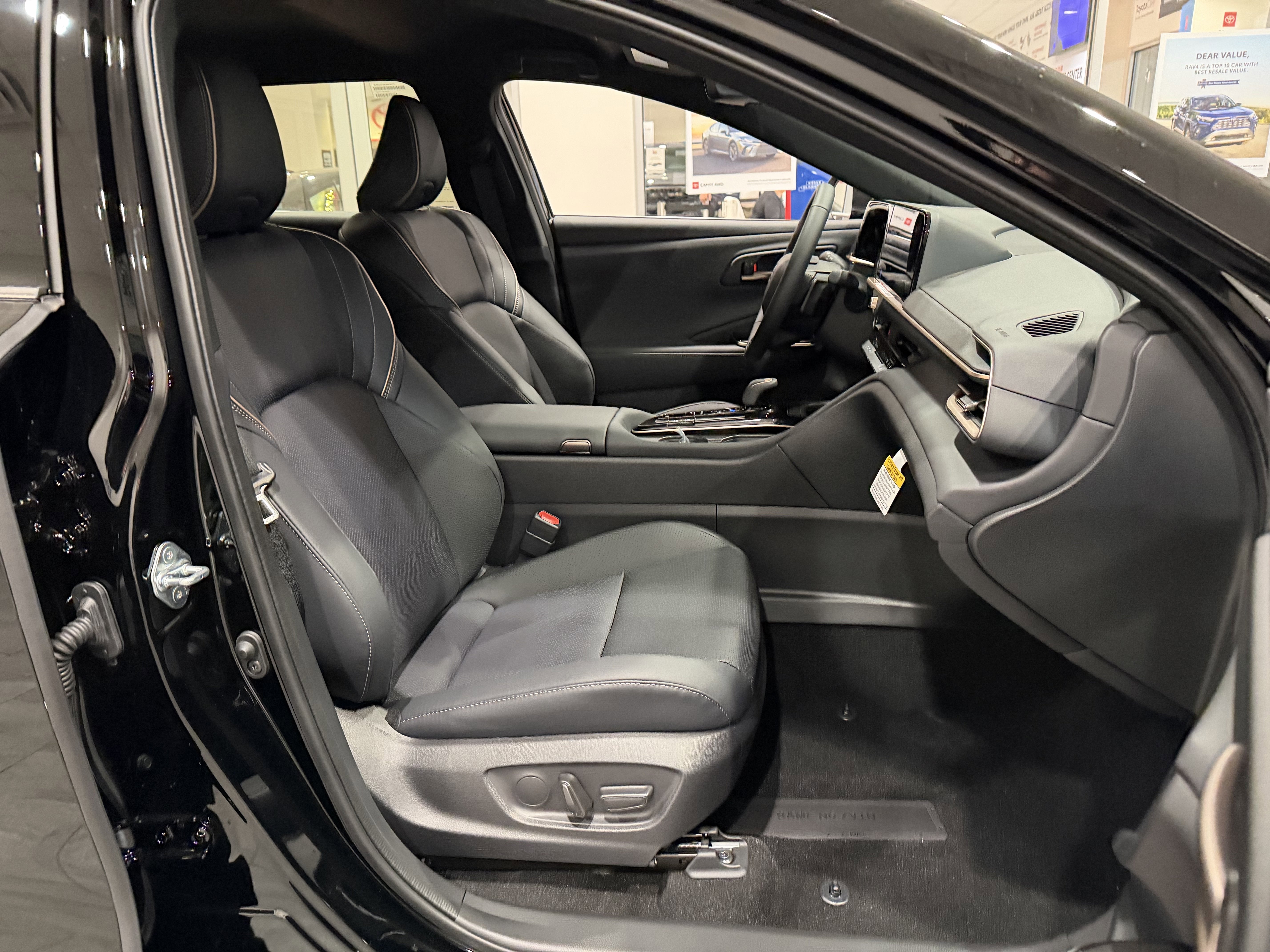 2025 Toyota Crown Signia XLE - Photo 35