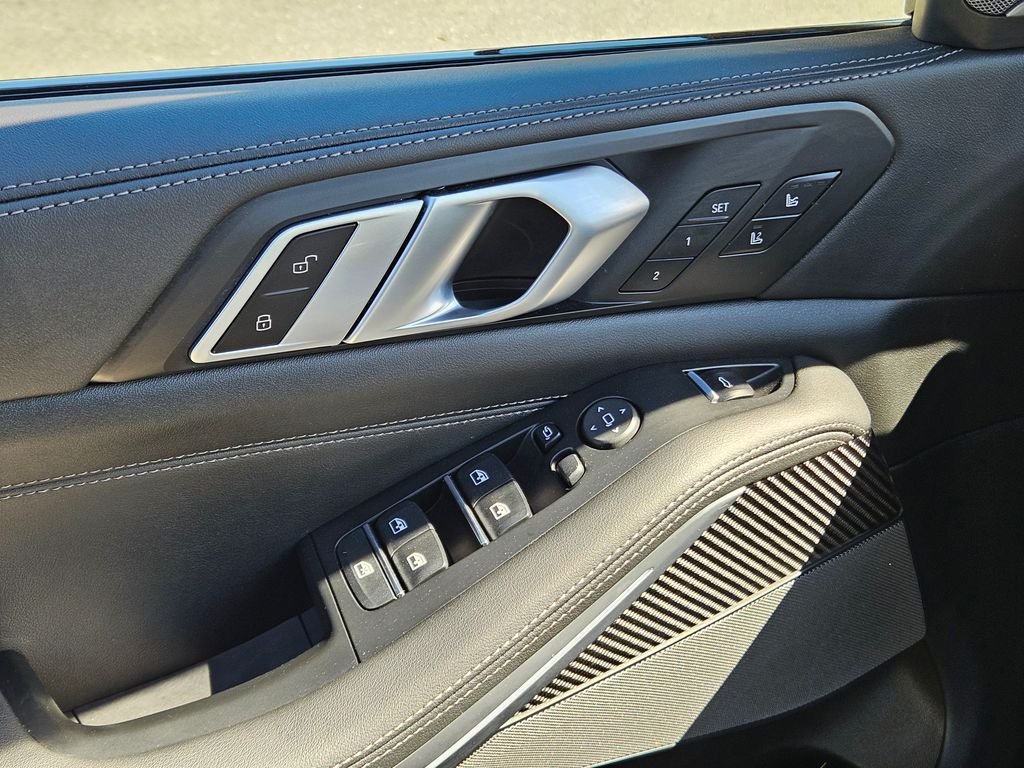 Certified Used 2025 Alpine White BMW M60i image 36