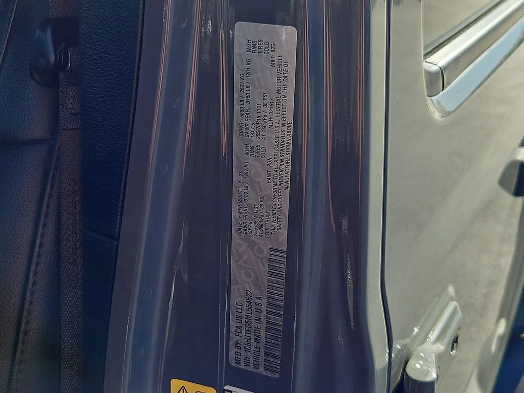 Used 2021 Sting-Gray Clearcoat Jeep Overland image 32