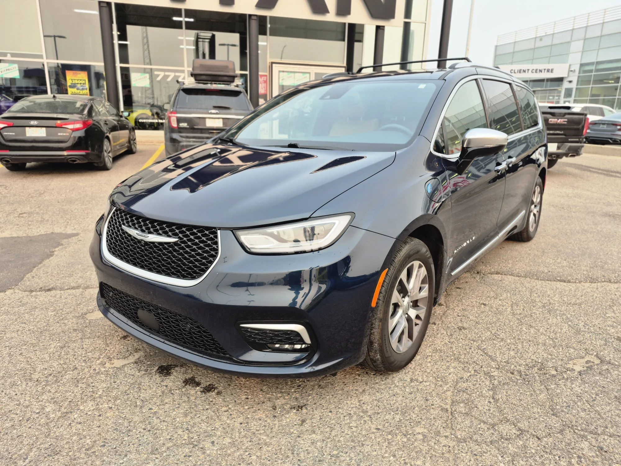 Certified Used 2023 Fathom Blue Pearl Chrysler Pinnacle*7 Pass | Cooled Leather | Rear Seat TVs | Nav | 360 Cam | Pano Roof | Htd Wheel | CarPlay image 3