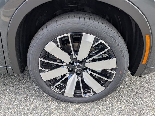 Used 2025 Graphite Gray Mitsubishi SEL image 11