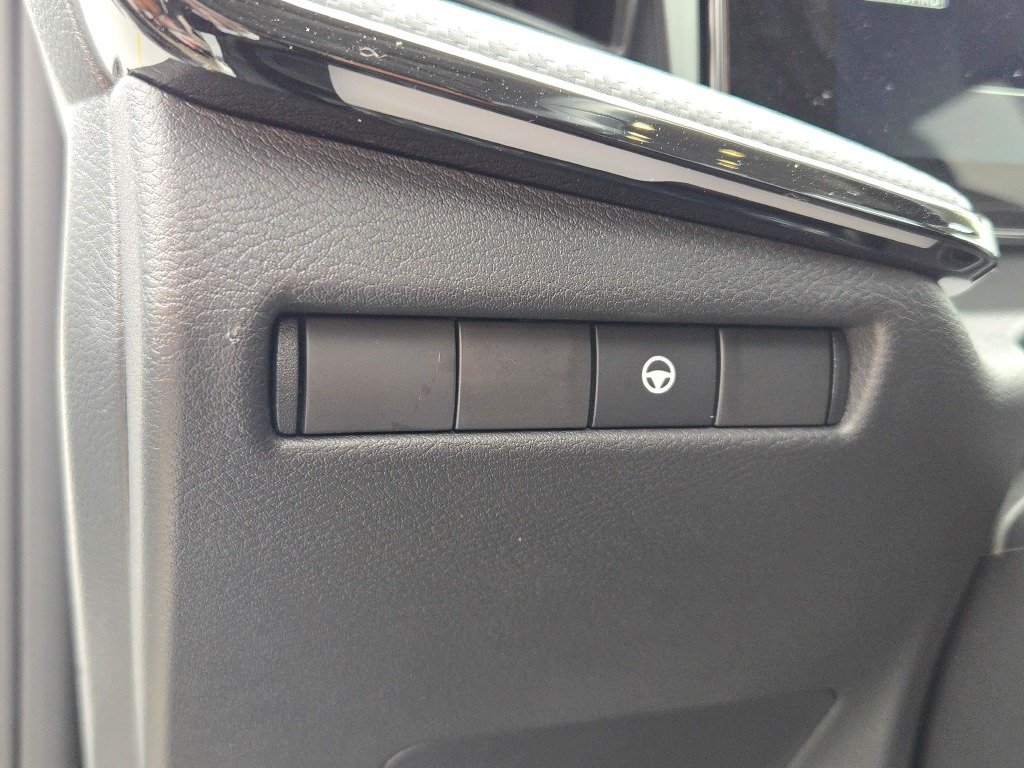 Certified Used 2025 White Nissan SR image 21