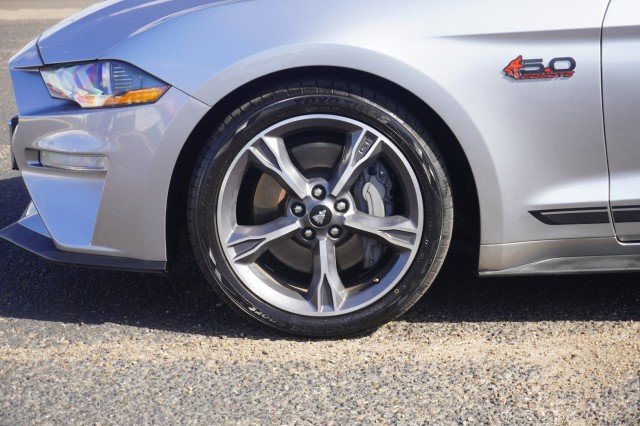 Used 2022  Ford GT Premium image 13