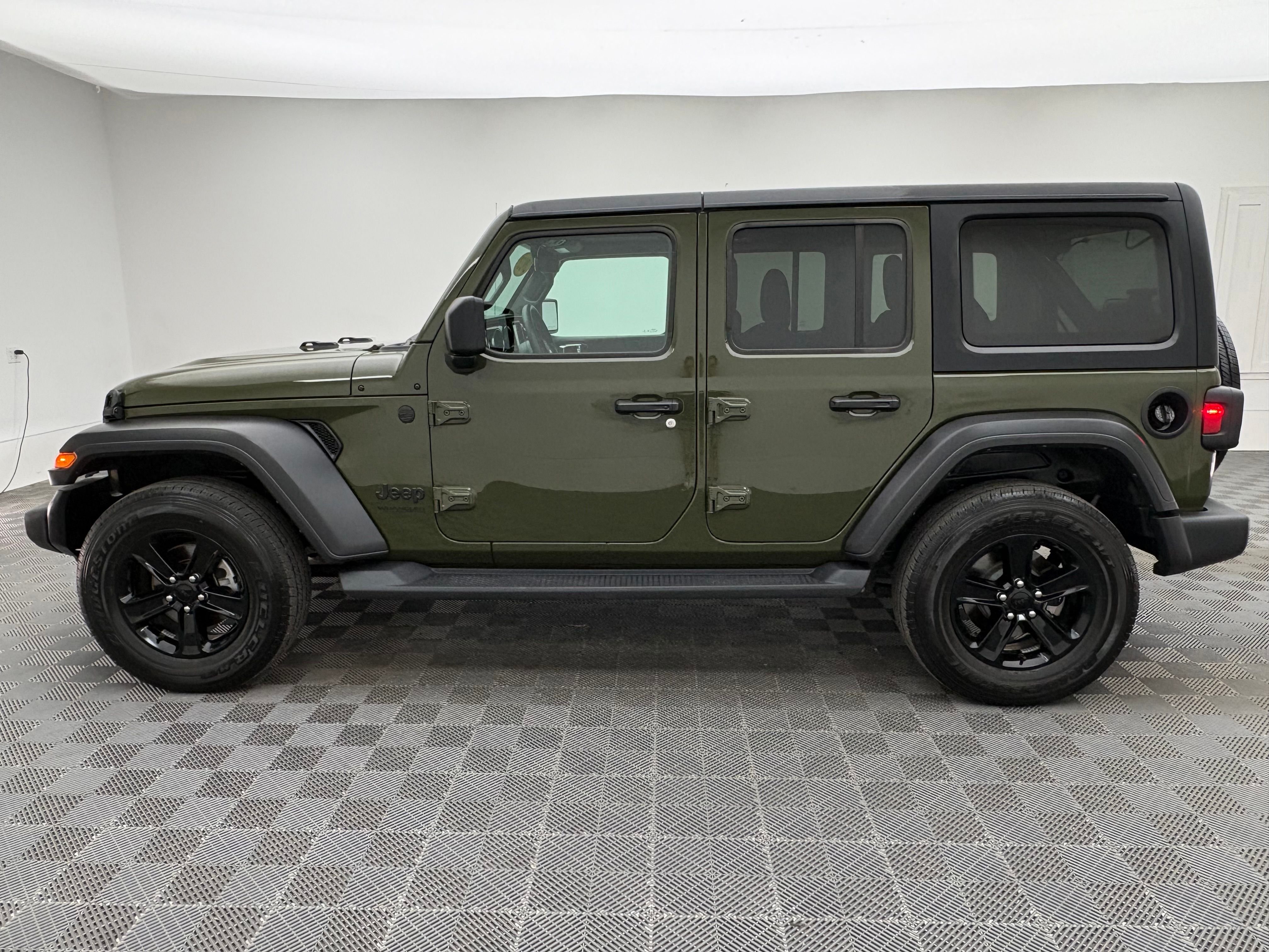 Used 2022 Sarge Green Clearcoat Jeep Unlimited Sport Altitude image 13
