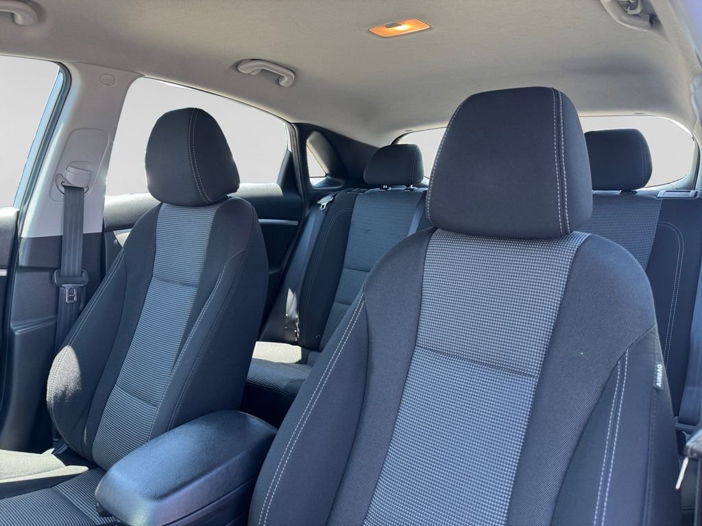 Used 2014 Shimmering Silver Hyundai Base image 18