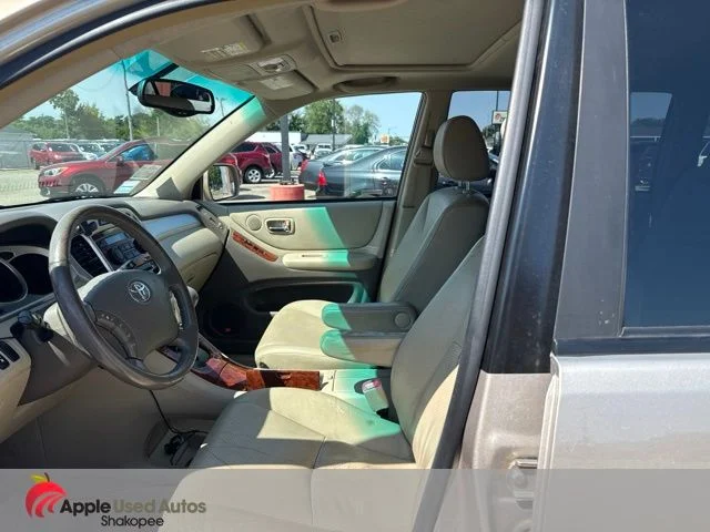 Used 2006 Gold Toyota Limited image 7