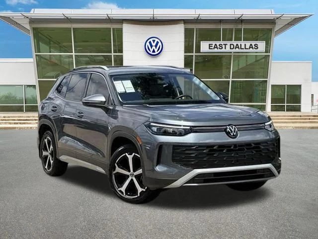 Certified Pre-Owned 2025 Volkswagen Tiguan 2.0T SE