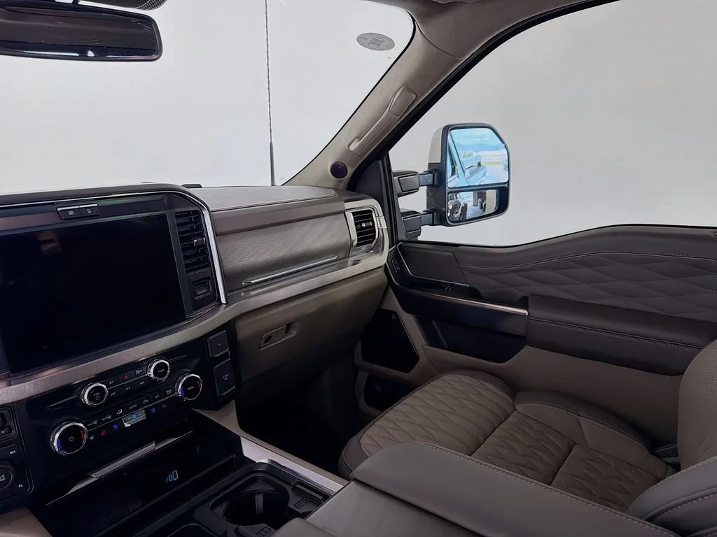 Used 2025  Ford XL image 22