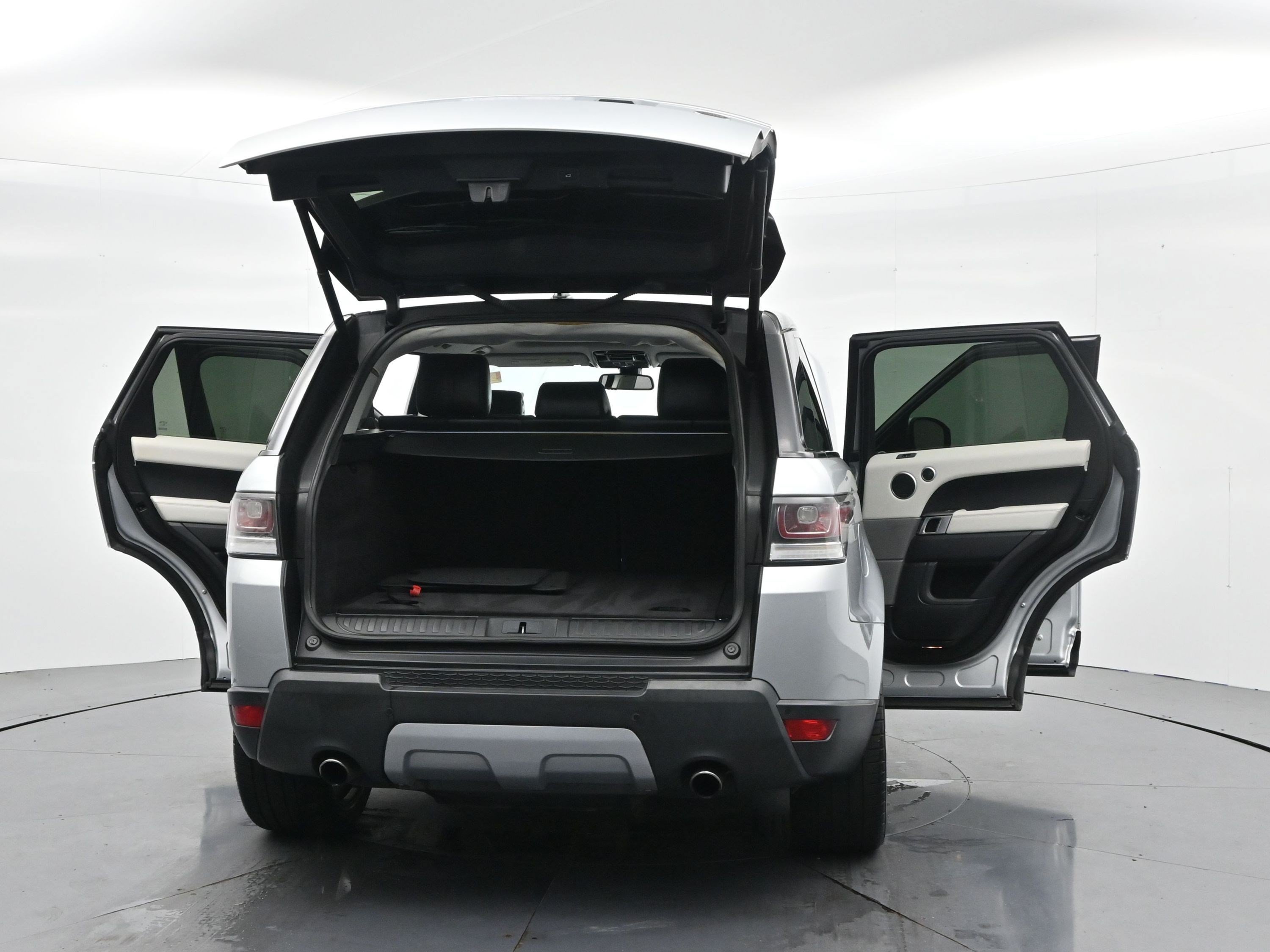 Used 2014 Causeway Gray Metallic Land Rover HSE image 37