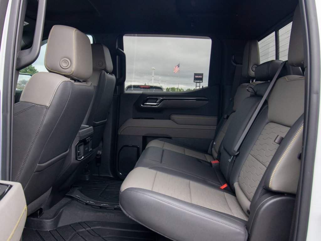 2025 Chevrolet Silverado 1500 ZR2 - Photo 9