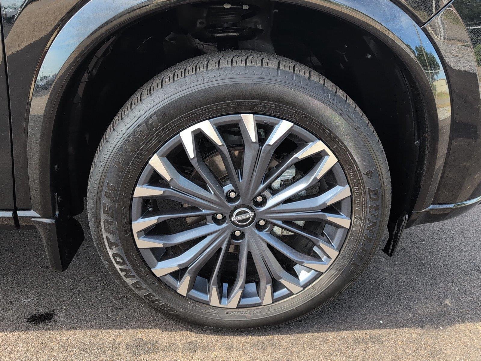 Used 2026 Super Black Nissan Platinum image 38