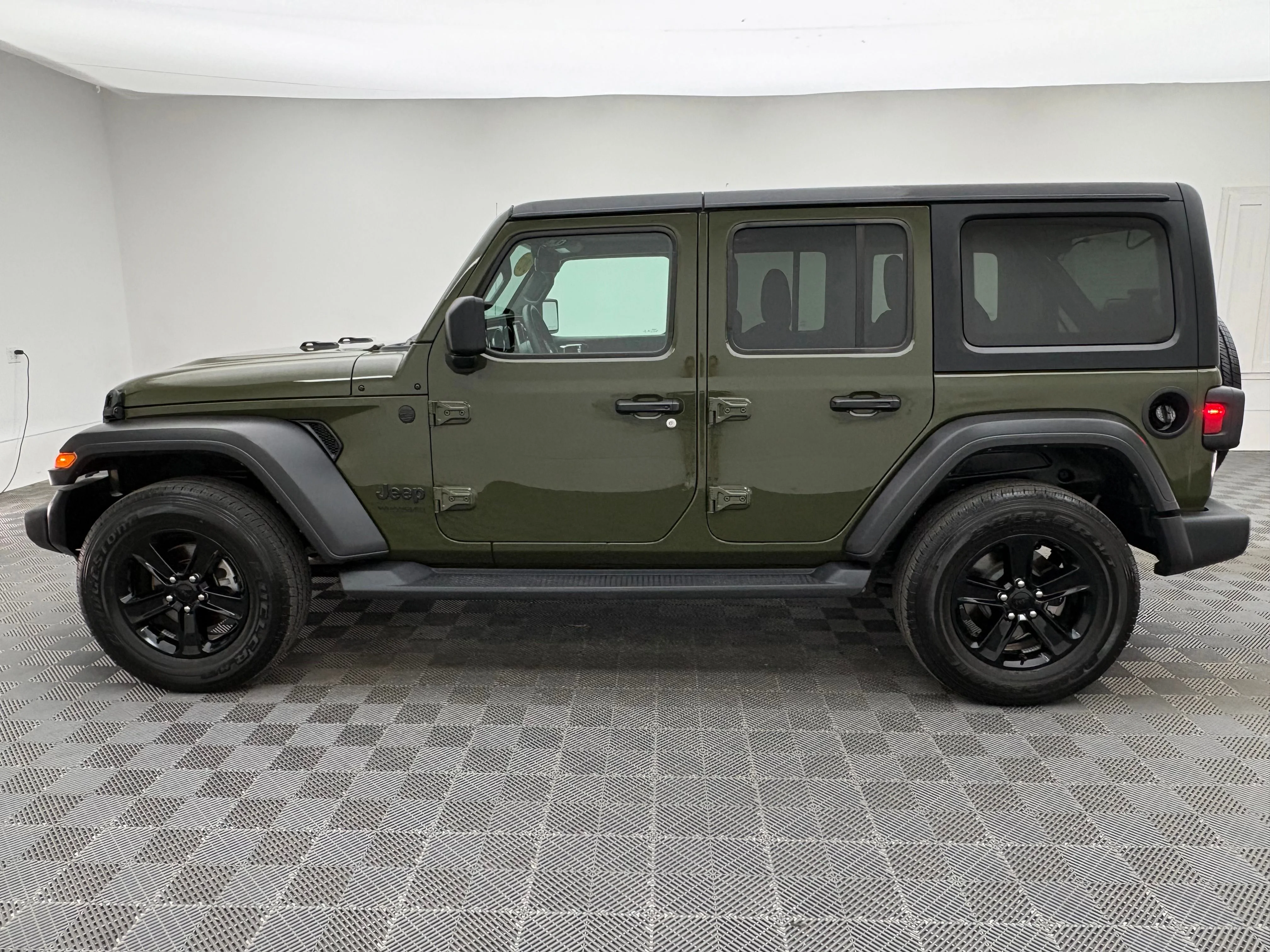 Used 2022 Sarge Green Clearcoat Jeep Unlimited Sport Altitude image 13