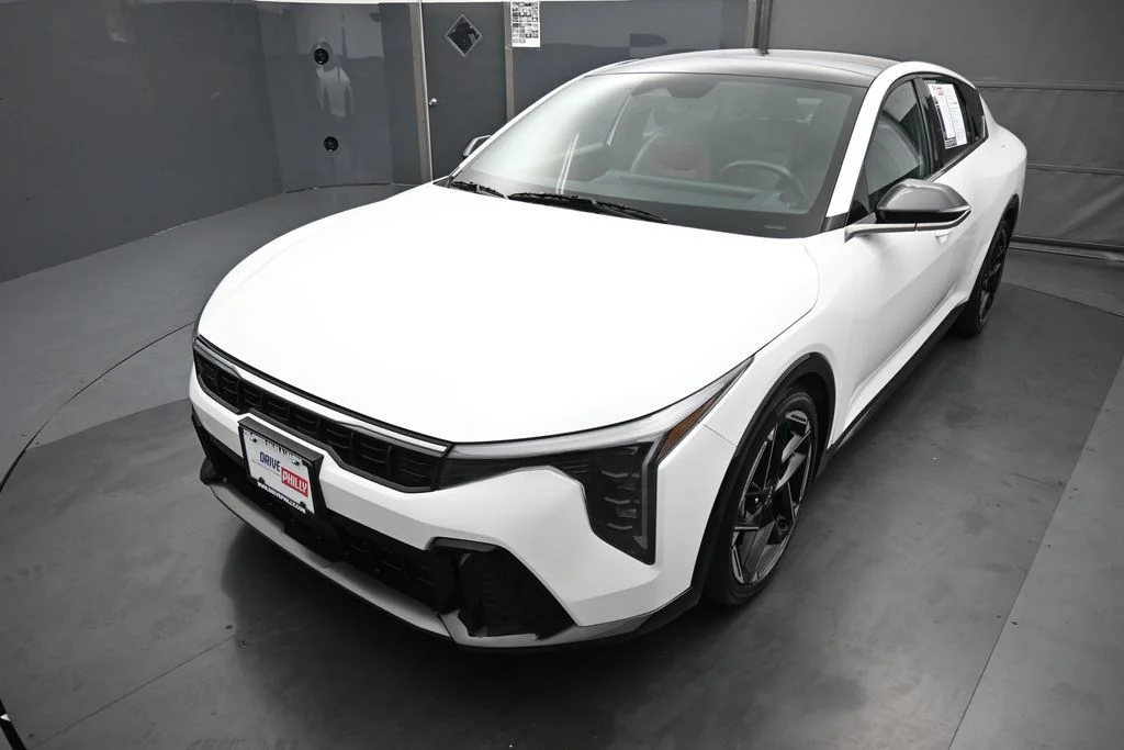 Used 2025 White Kia GT-Line image 13