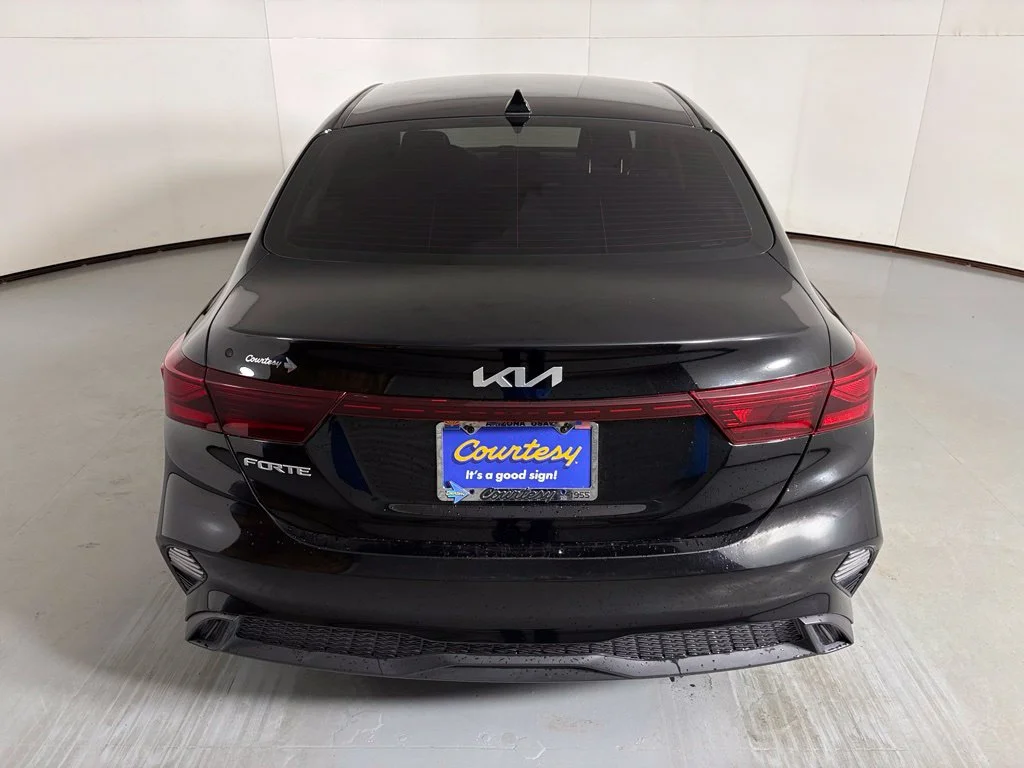 Used 2023 Black Kia LXS image 7