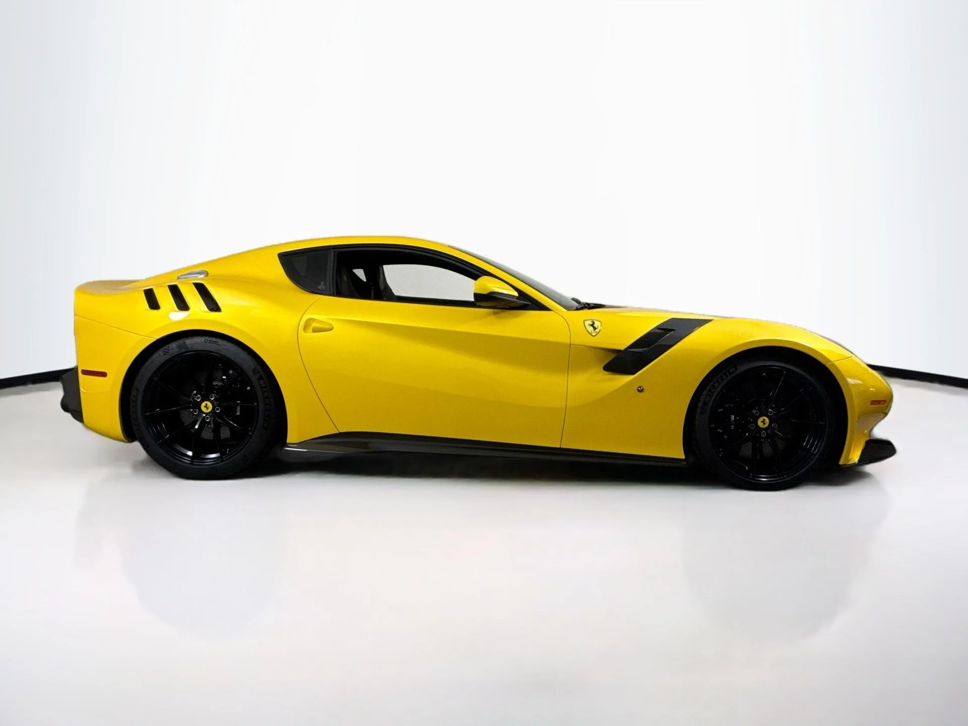 Certified Used 2017 Giallo Triplo Strato Ferrari Base image 8