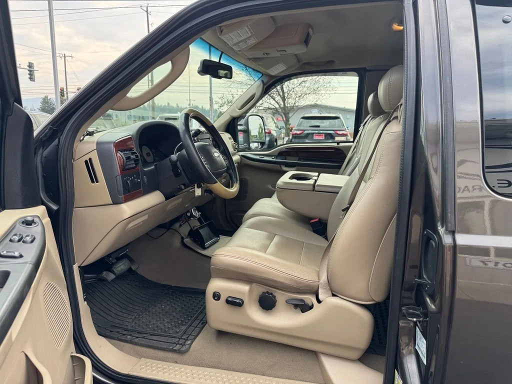 Used 2007 Gray Ford  image 12