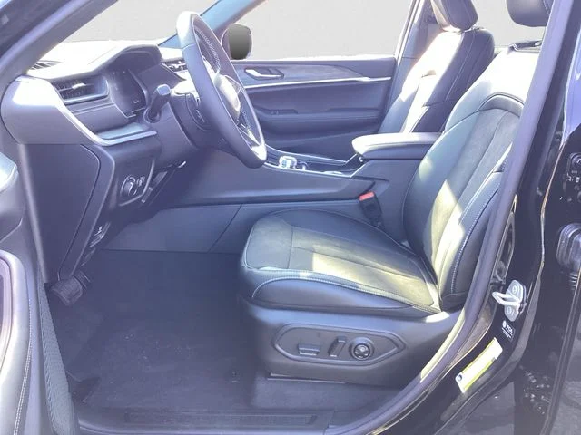 New 2027 Black Jeep Laredo Altitude image 10