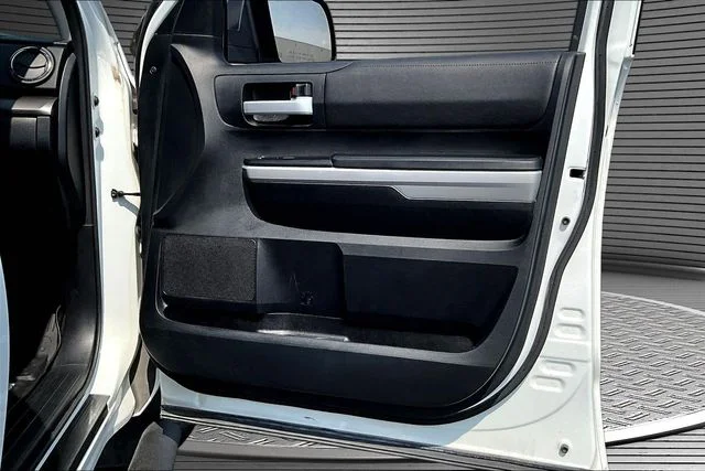 Used 2018 White Toyota SR5 image 28