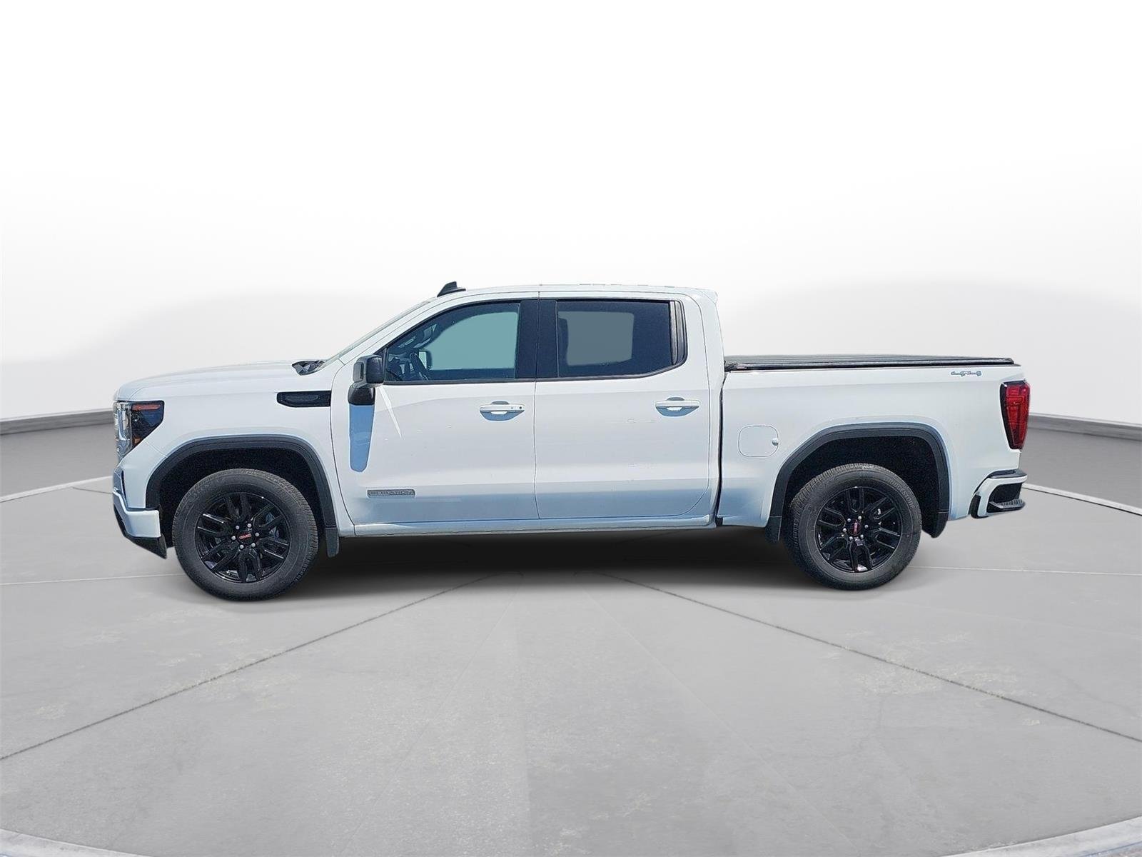 Used 2024 Summit White GMC Elevation image 9