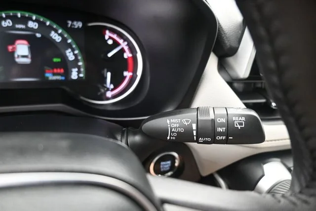Used 2024 Beige Toyota XLE Premium image 29