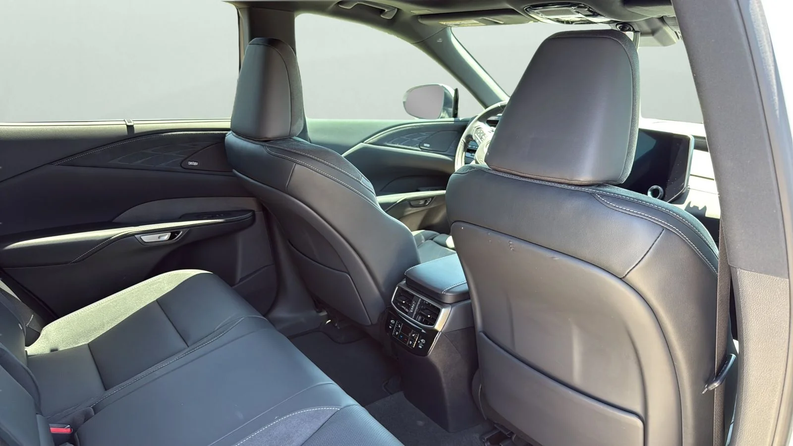 Used 2024 White Lexus 350h Luxury image 28